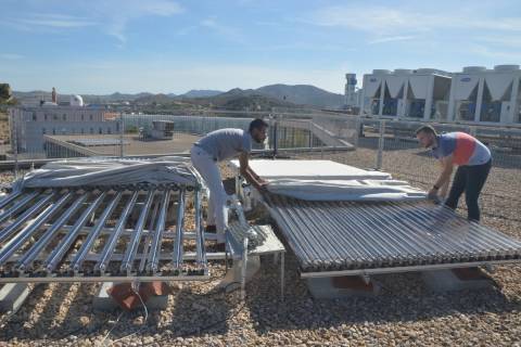 Investigadores en energía solar fotovoltaica de la UPCT.