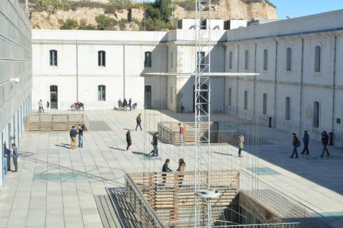 Imagen del patio de la Escuela de Telecomunicación.