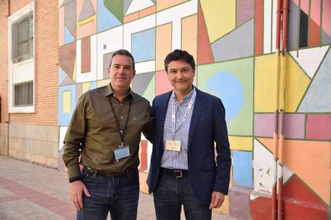 Francisco Artés Hernández, responsable del curso en Tecnologías Postcosecha, junto a Luis Cisneros.