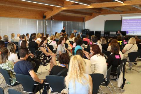 Participantes de la International Staff Week durante el concurso sobre Europa.