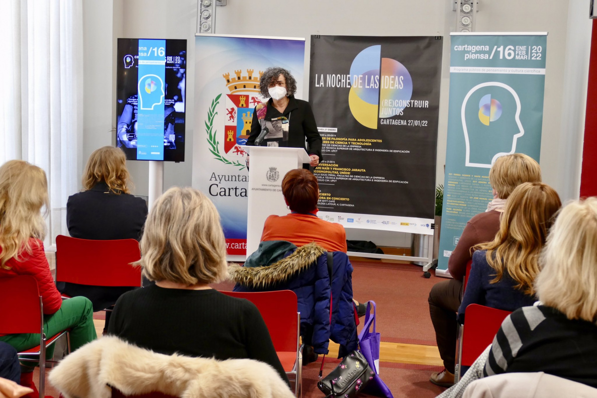 foto: Sami Nair y talleres filosóficos y tecnológicos en la primera Noche de las Ideas de Cartagena Piensa